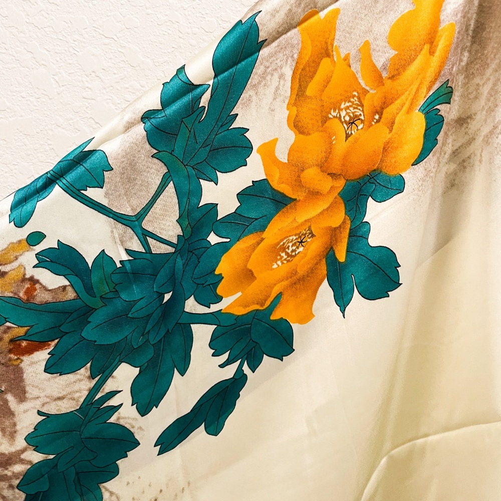 🌹🆕 Silky Scarf Wrap Shawl with Gray Ivory Teal Design - Picture 5 of 11